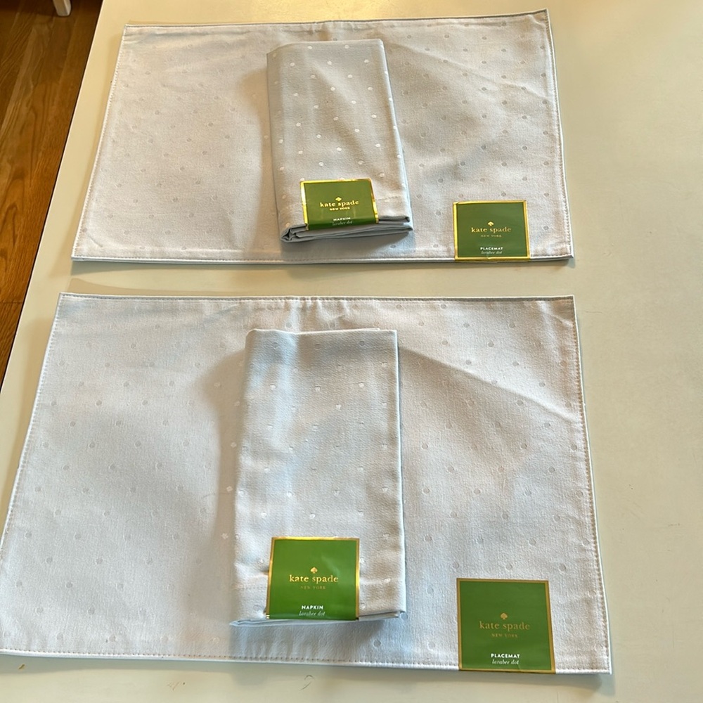 Kate Spade light grey platinum Larabee Dot pattern 2 placemats 2 napkins
